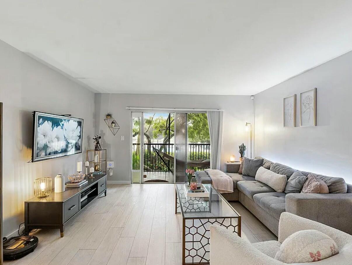 2212 S Cypress Bend Drive 205, Pompano Beach Unit: 205