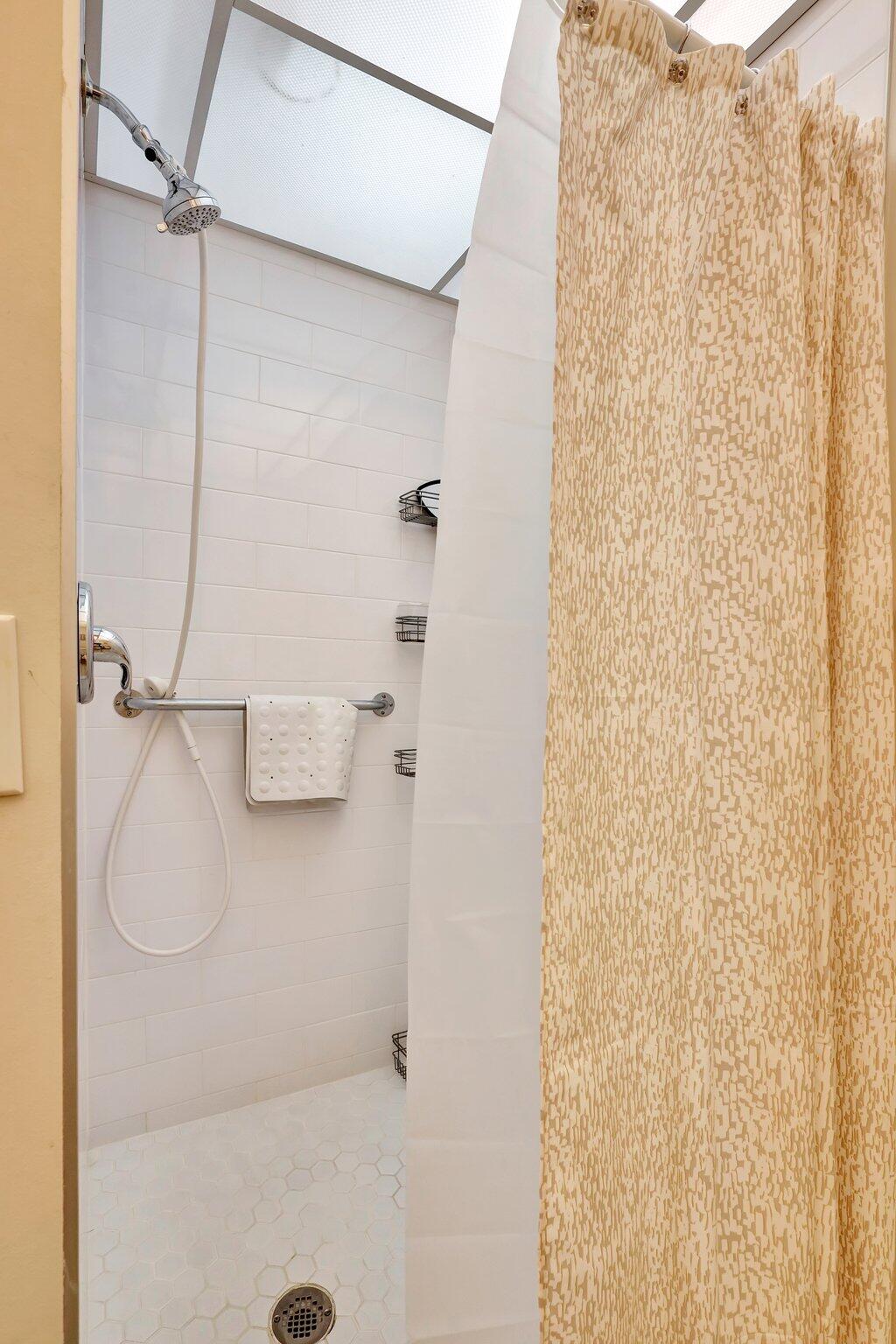 825 Normandy R 825 R Unit: 825  R