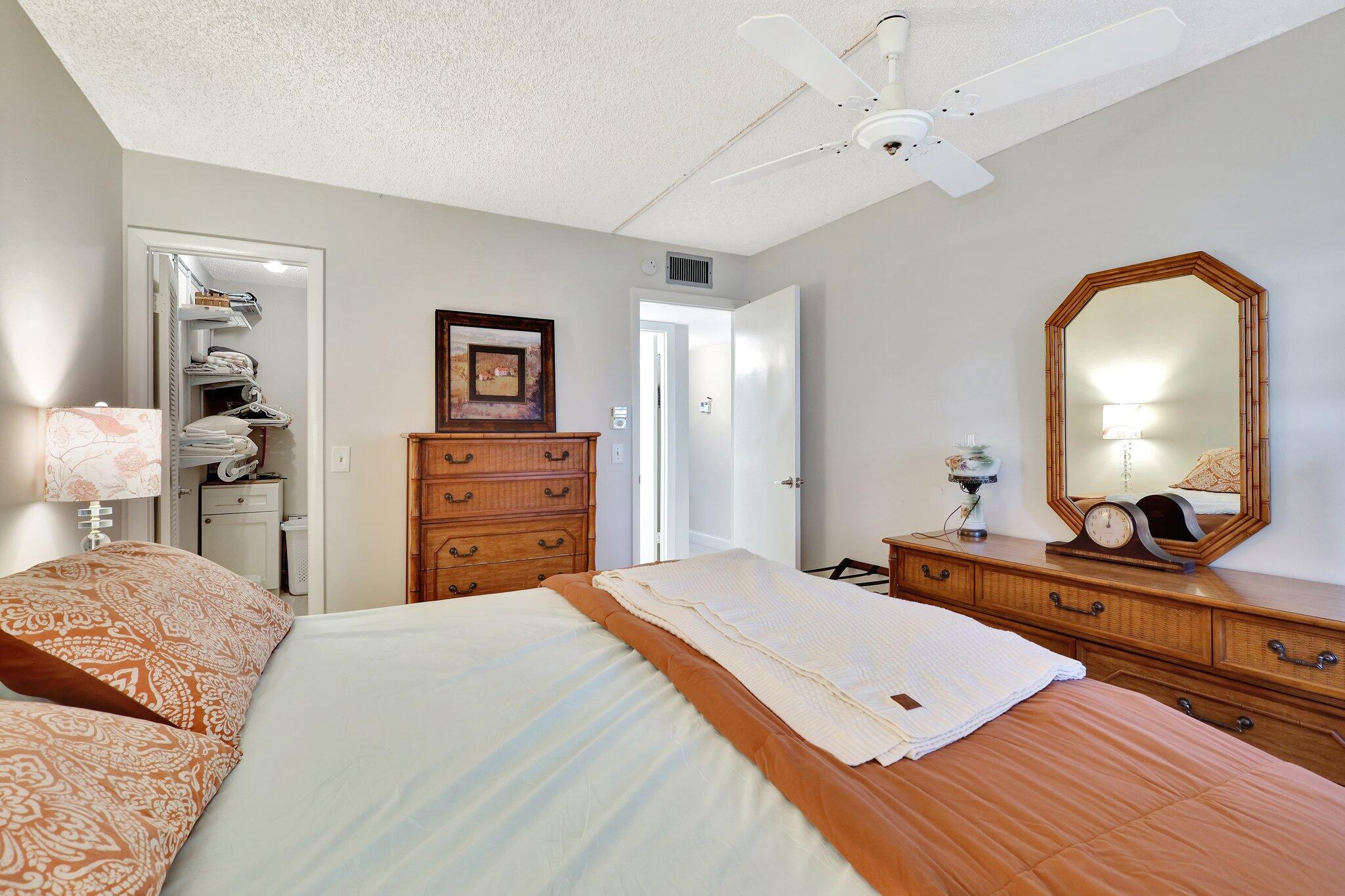 825 Normandy R 825 R Unit: 825  R