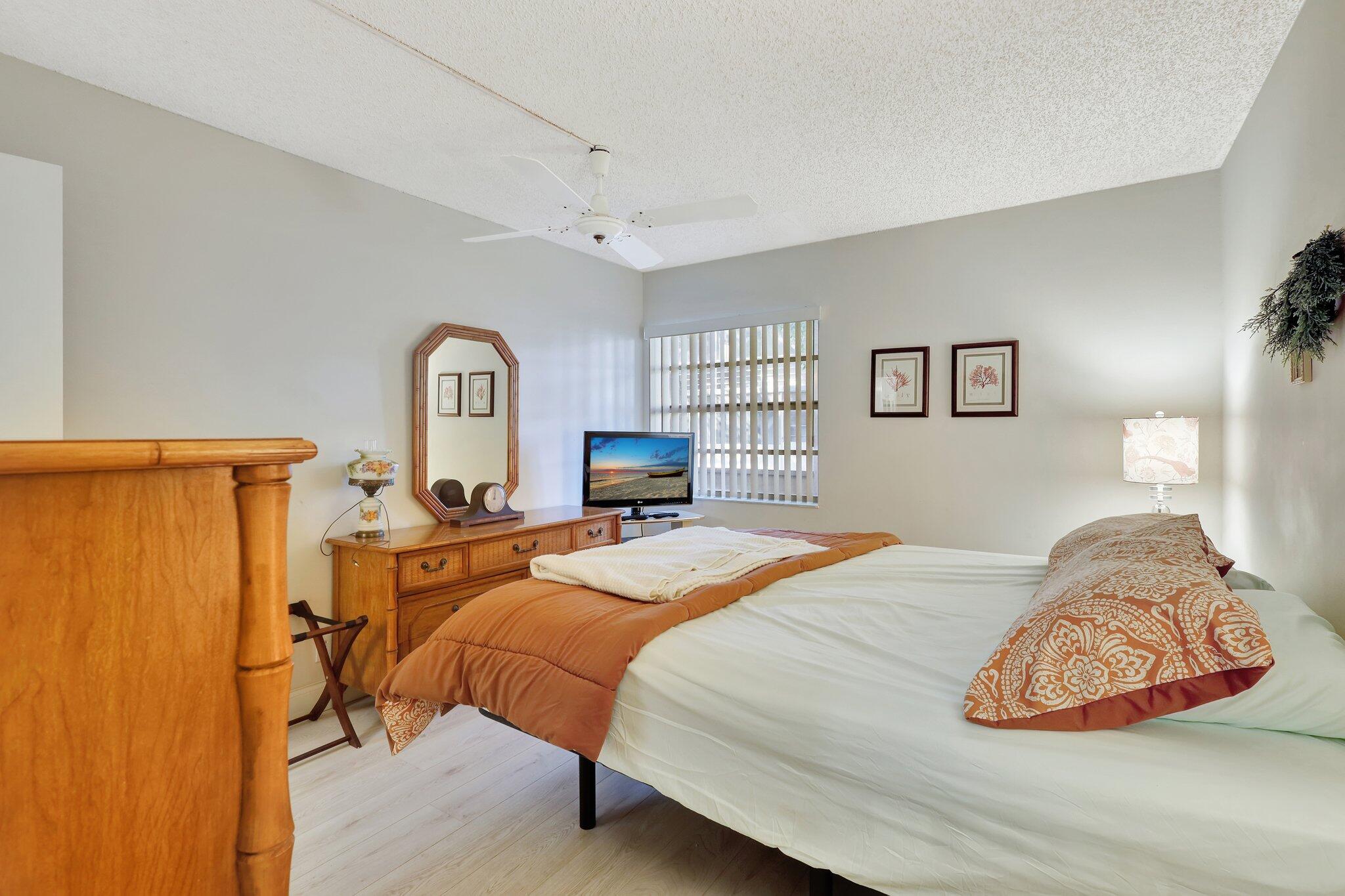 825 Normandy R 825 R Unit: 825  R