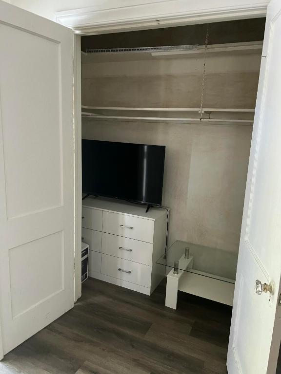 333 Walton Boulevard 3