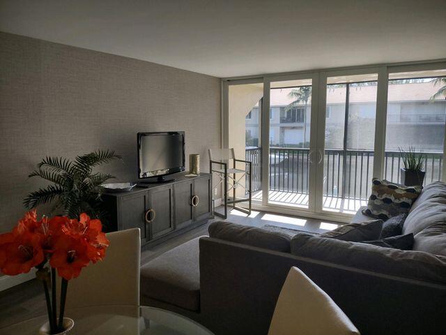 1 Royal Palm Way 204