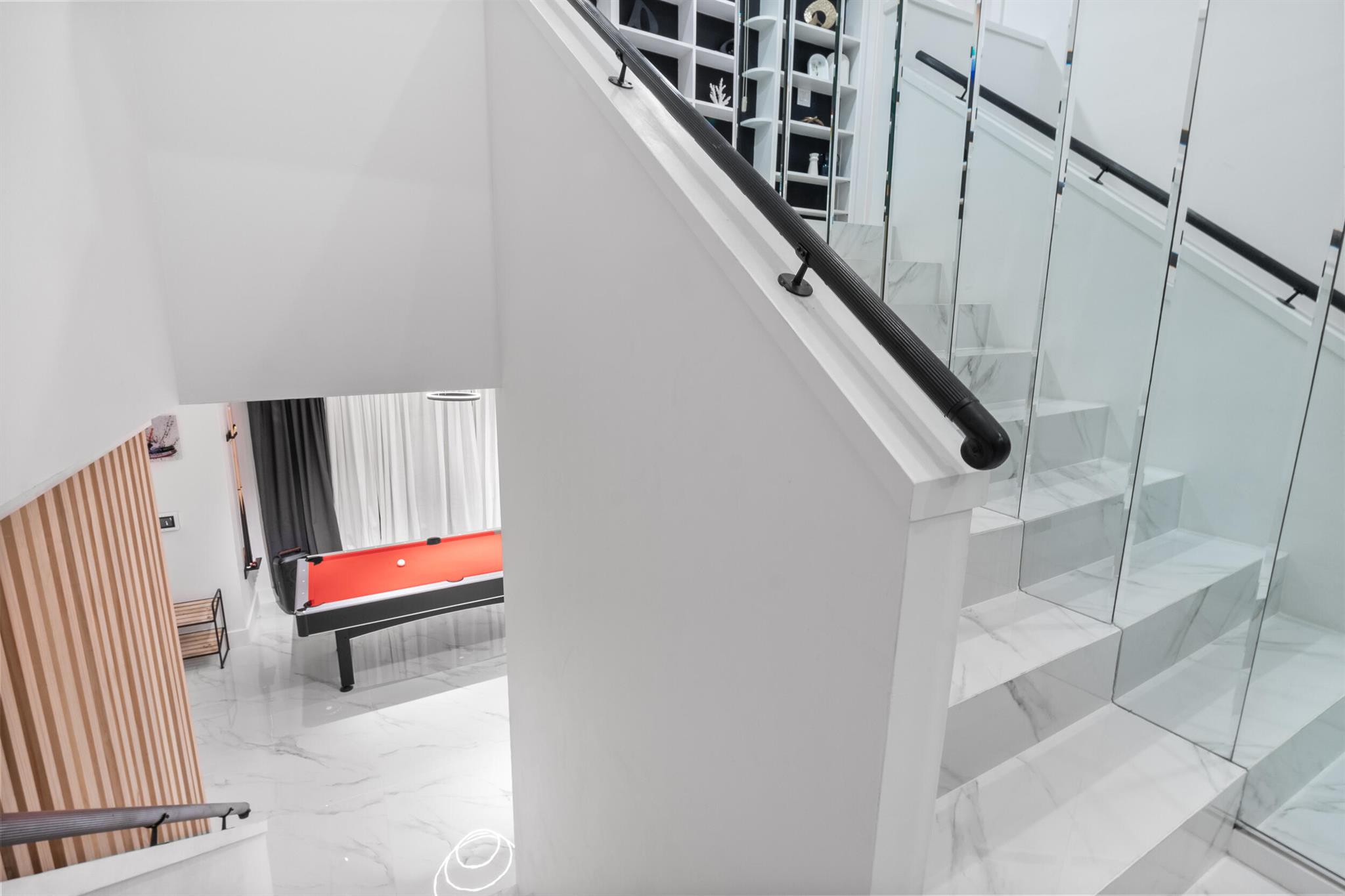 516 Royal Plaza Drive