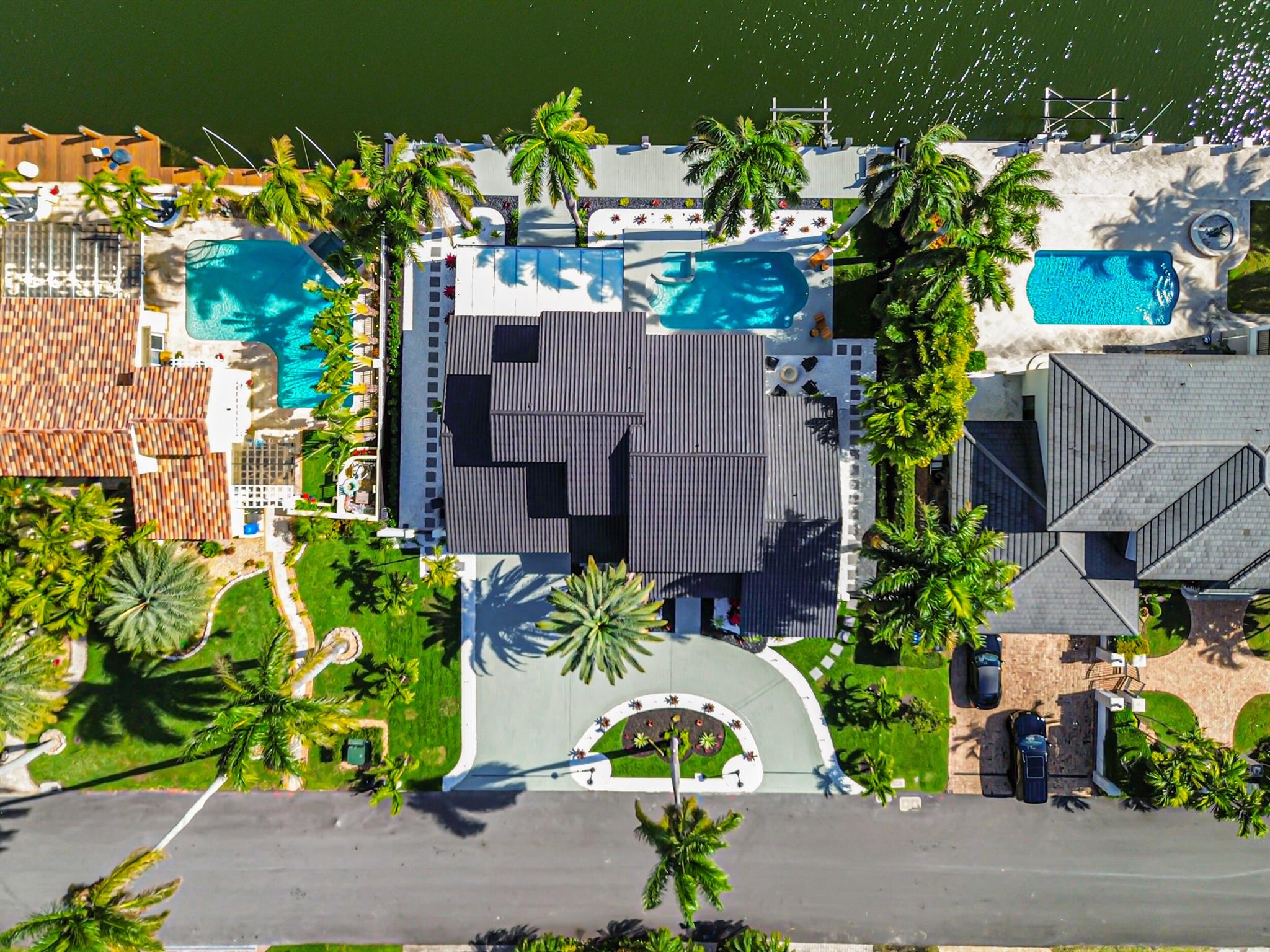 516 Royal Plaza Drive