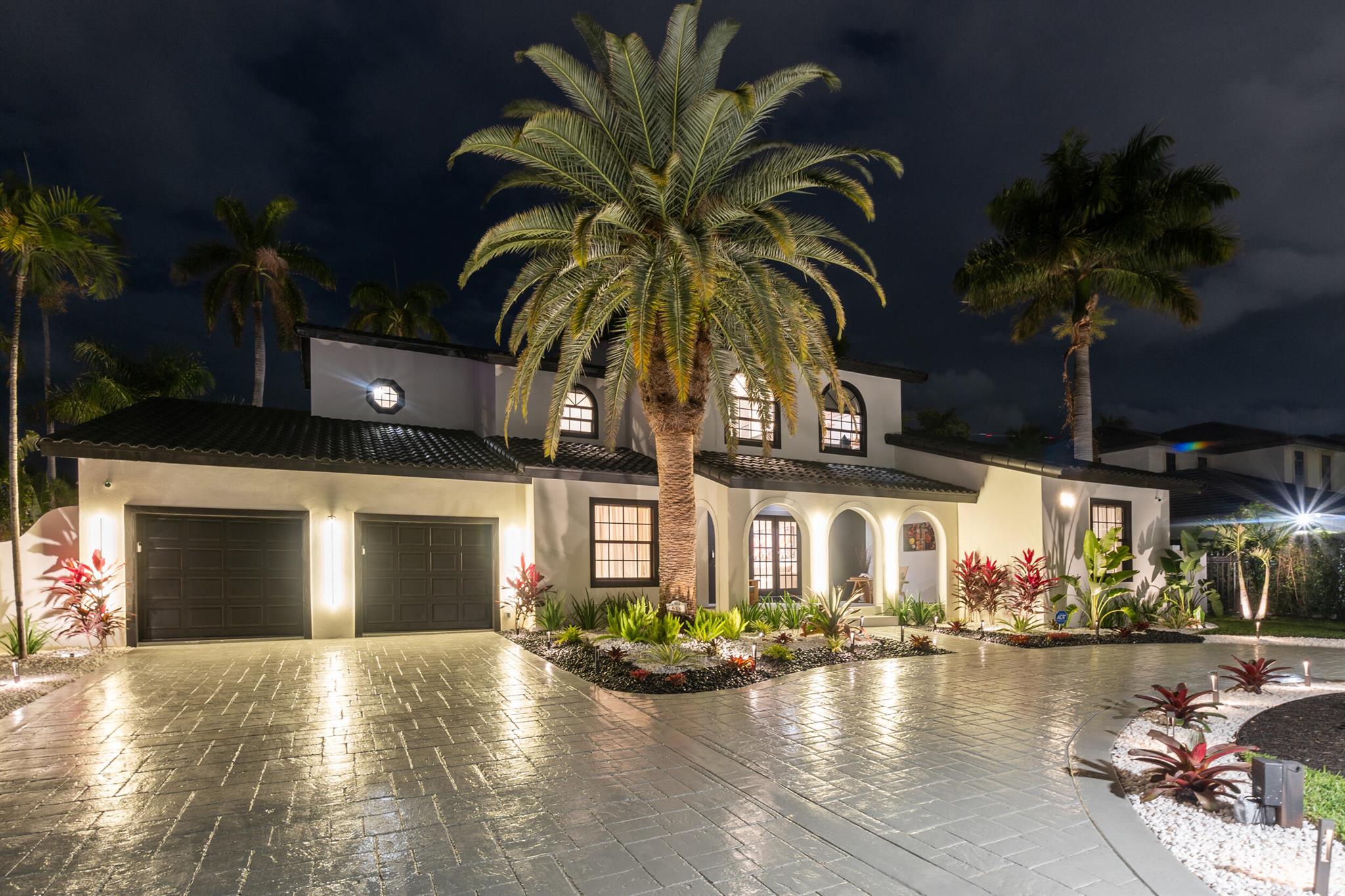 516 Royal Plaza Drive