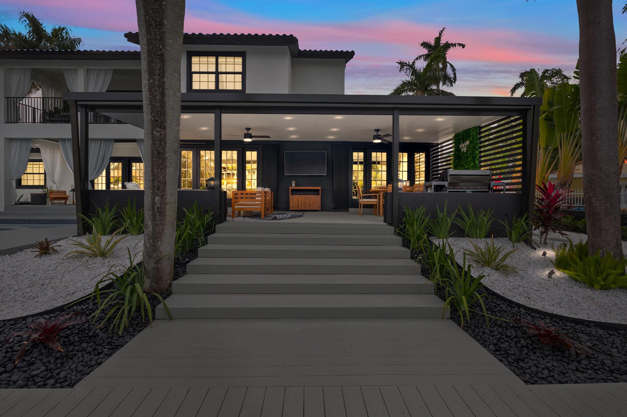 516 Royal Plaza Drive