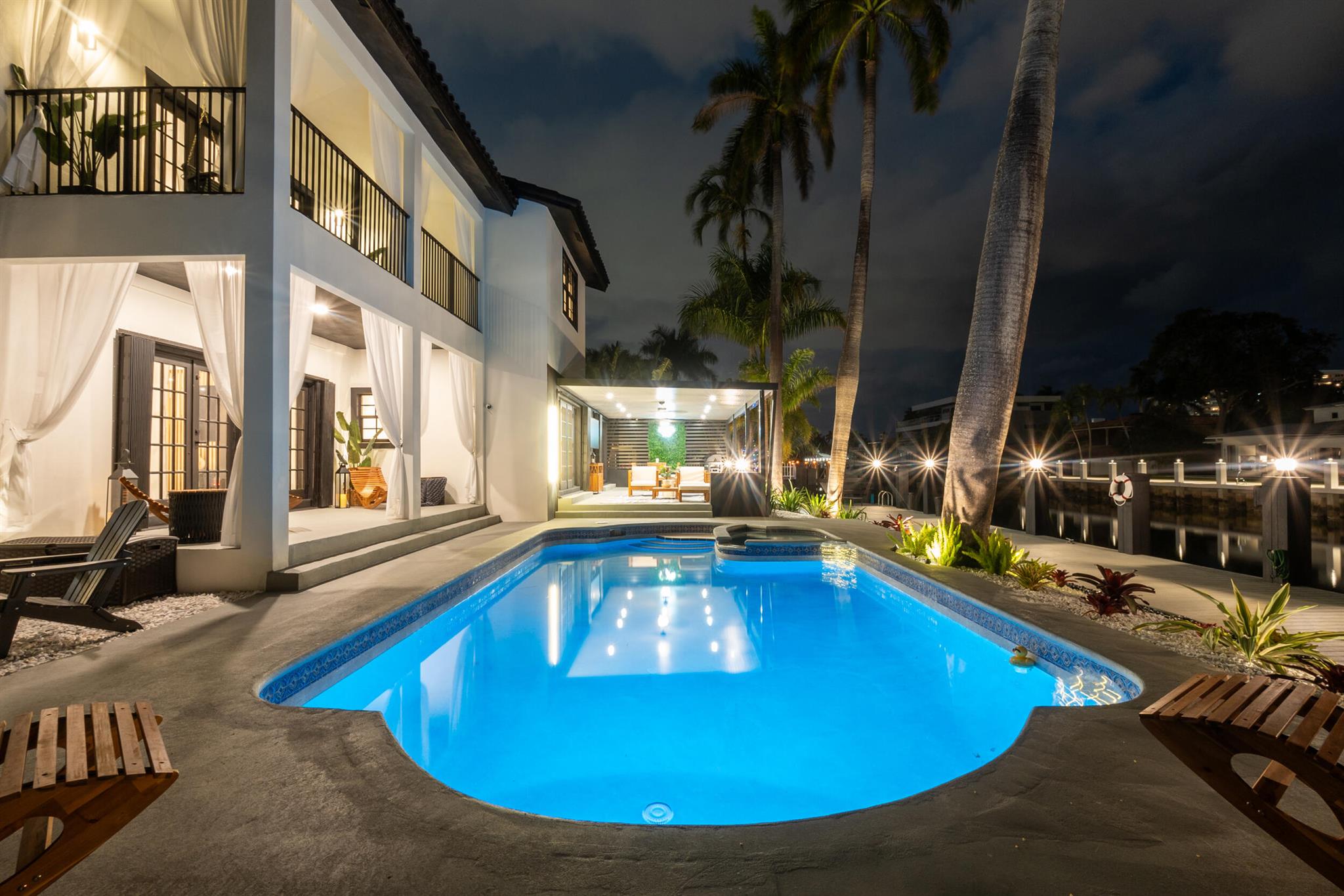 516 Royal Plaza Drive