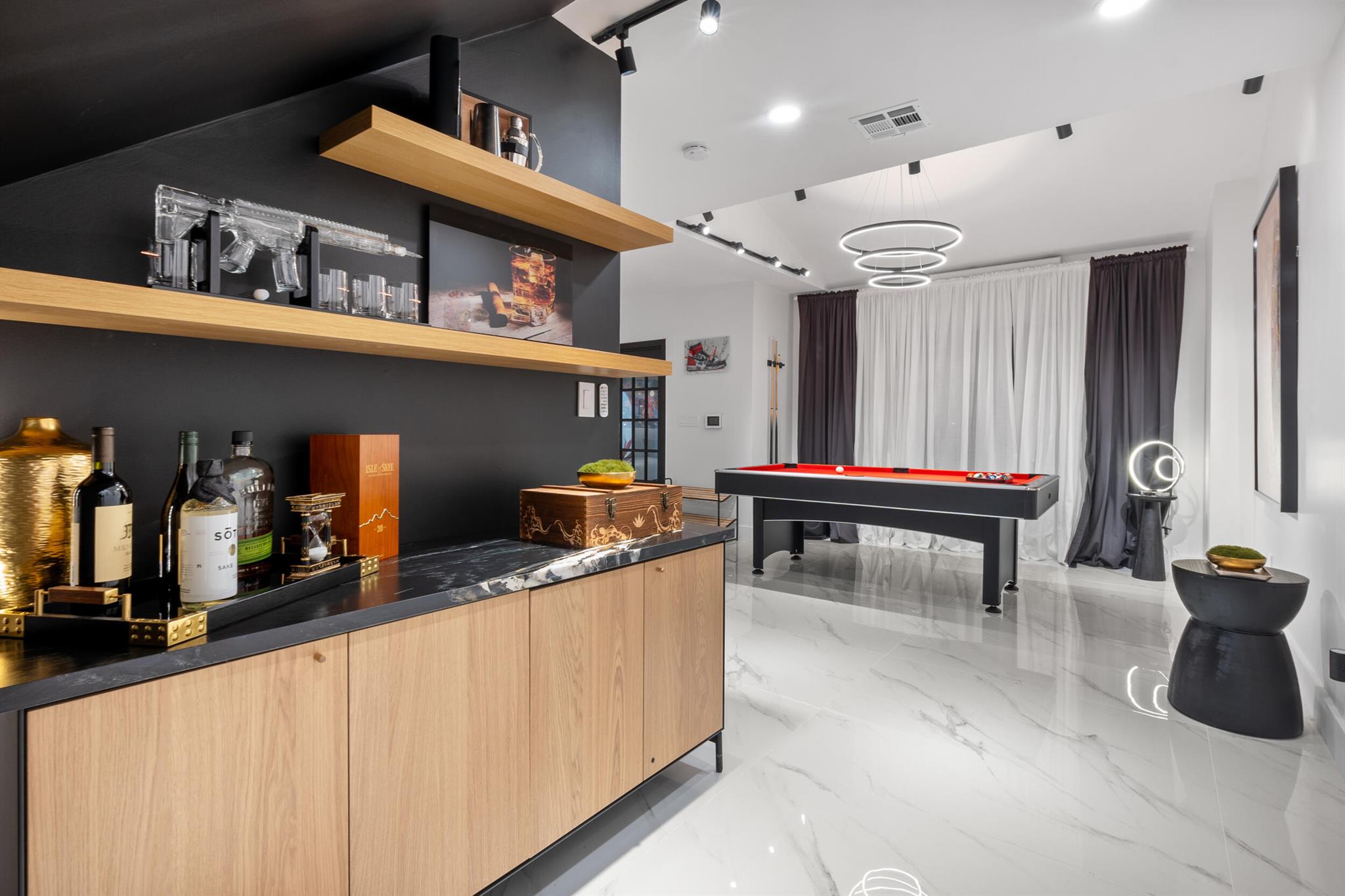 516 Royal Plaza Drive