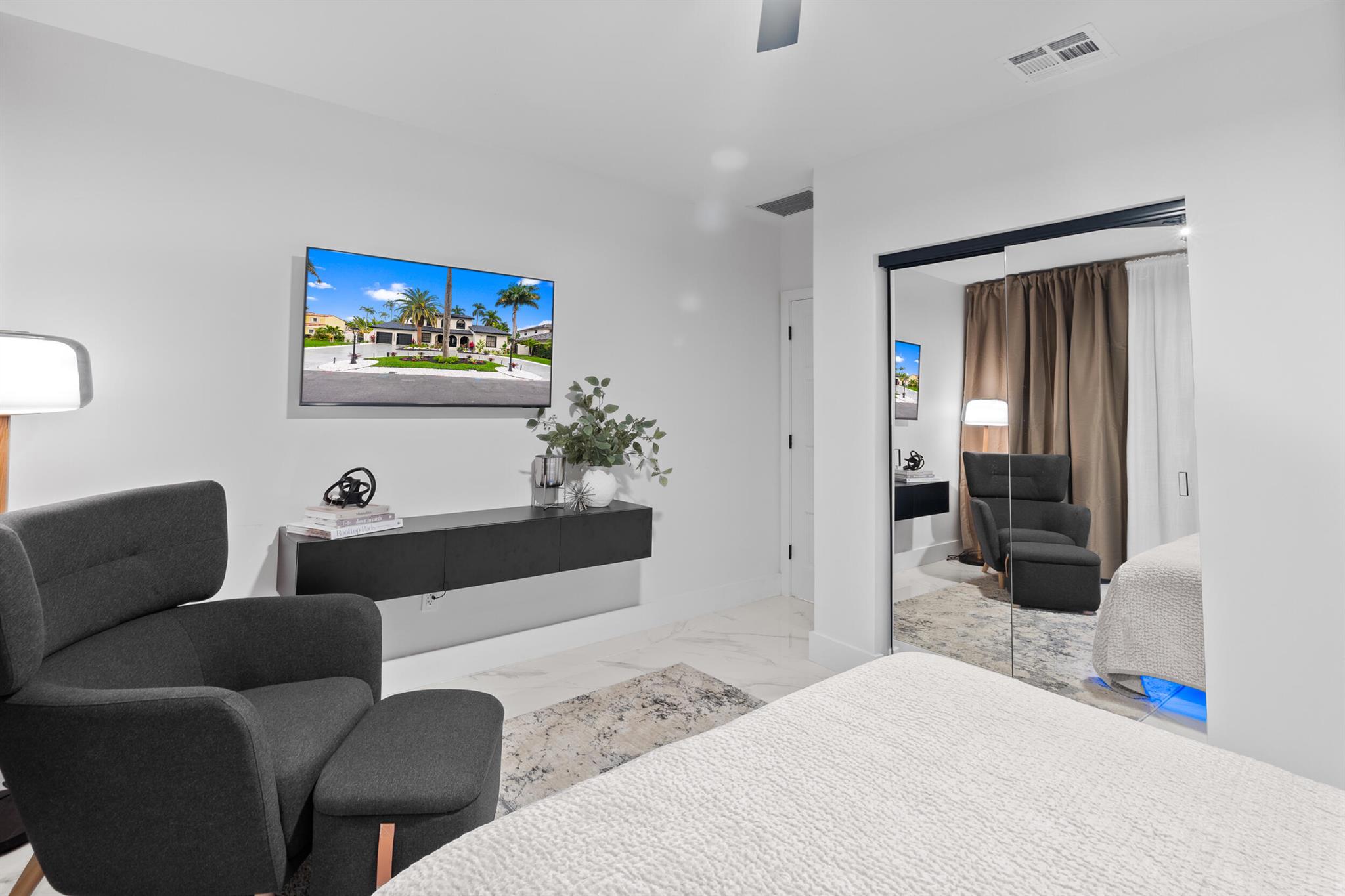 516 Royal Plaza Drive