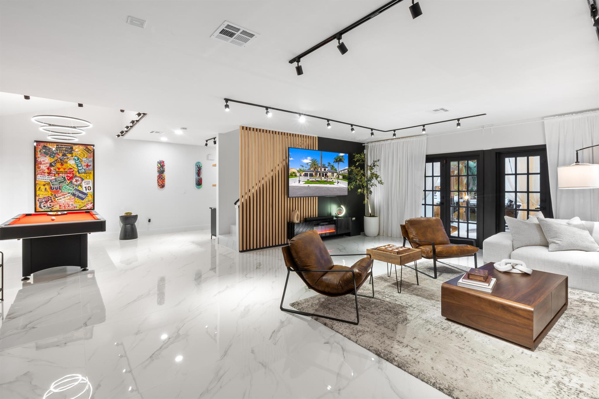 516 Royal Plaza Drive