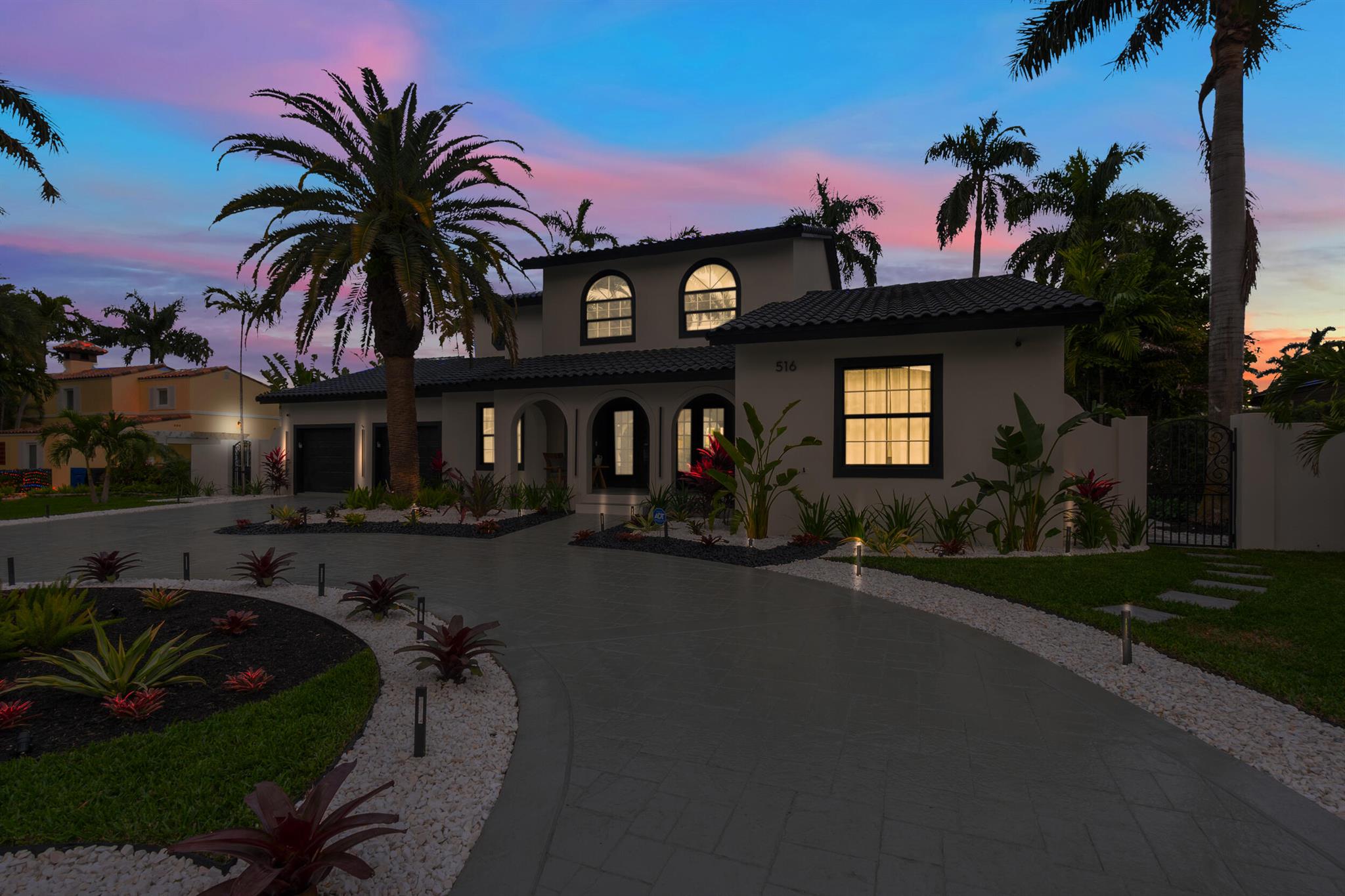 516 Royal Plaza Drive