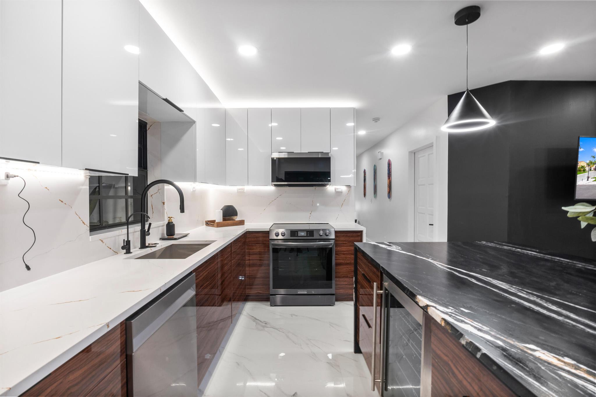 516 Royal Plaza Drive