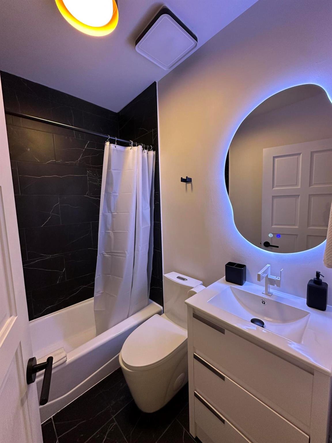 516 Royal Plaza Drive