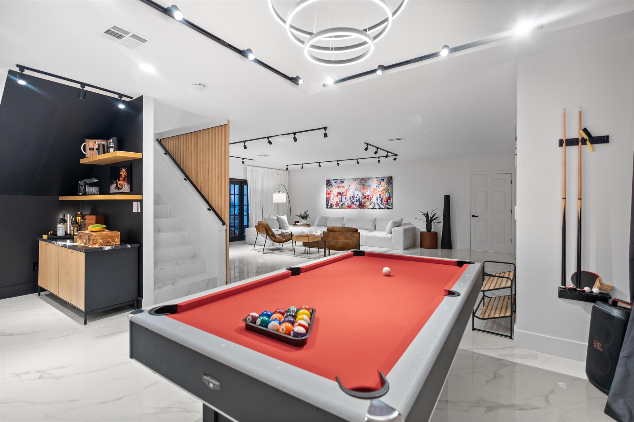 516 Royal Plaza Drive