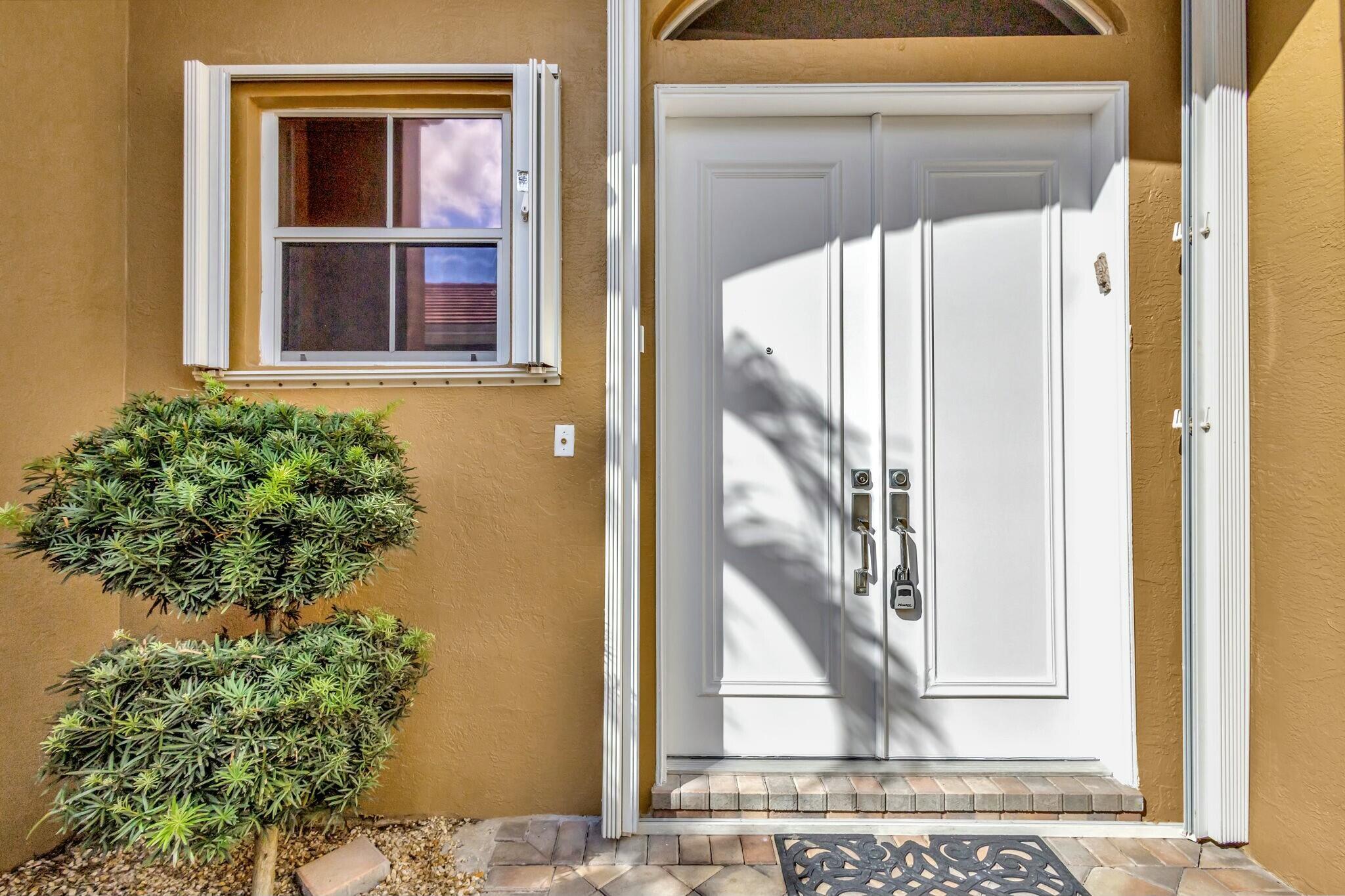 4493 Kensington Park Way