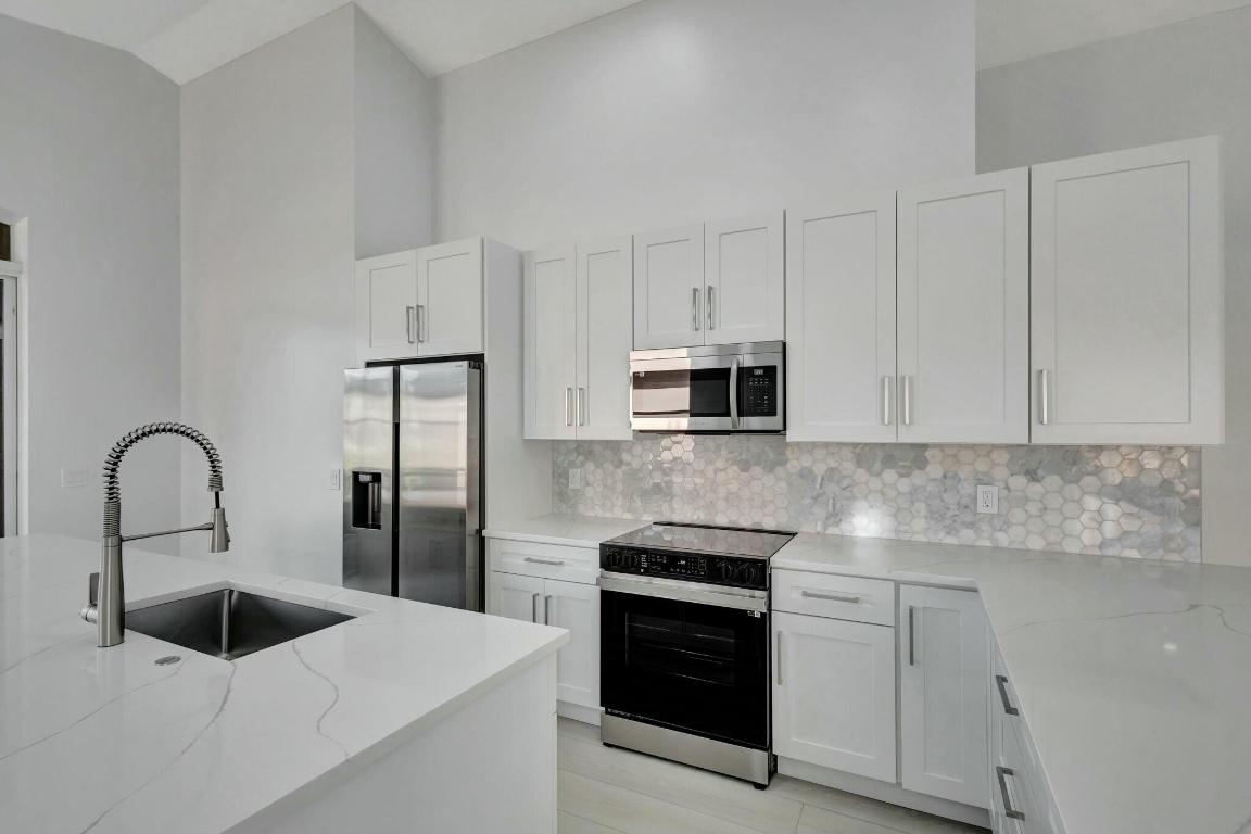 4493 Kensington Park Way