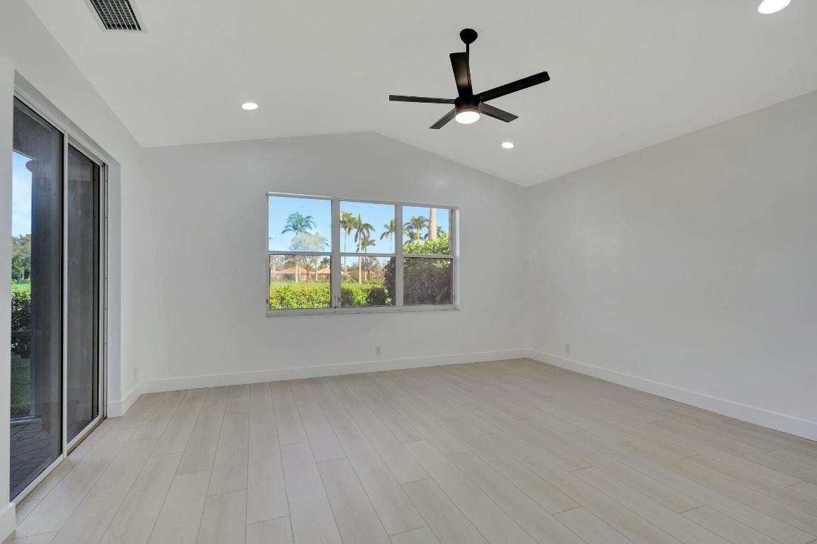 4493 Kensington Park Way