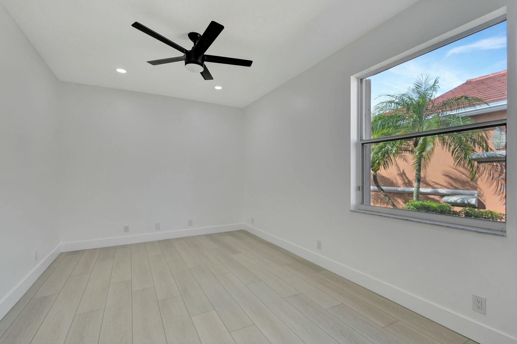 4493 Kensington Park Way