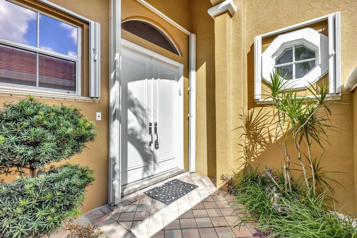 4493 Kensington Park Way