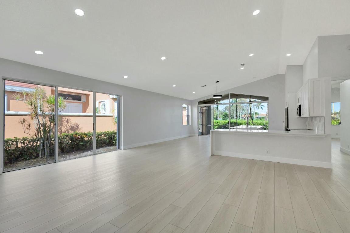 4493 Kensington Park Way