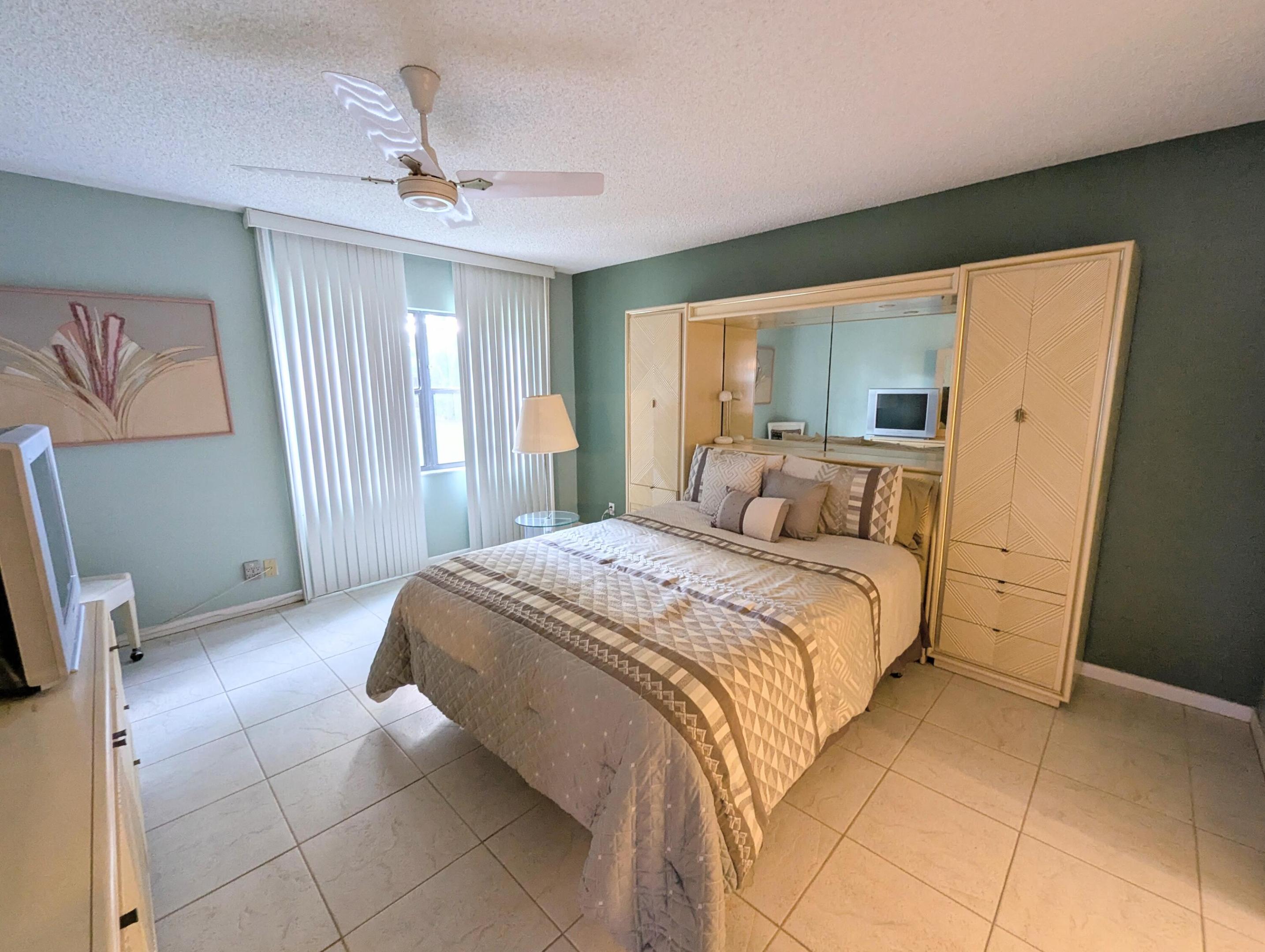 2454 NW 9th Street