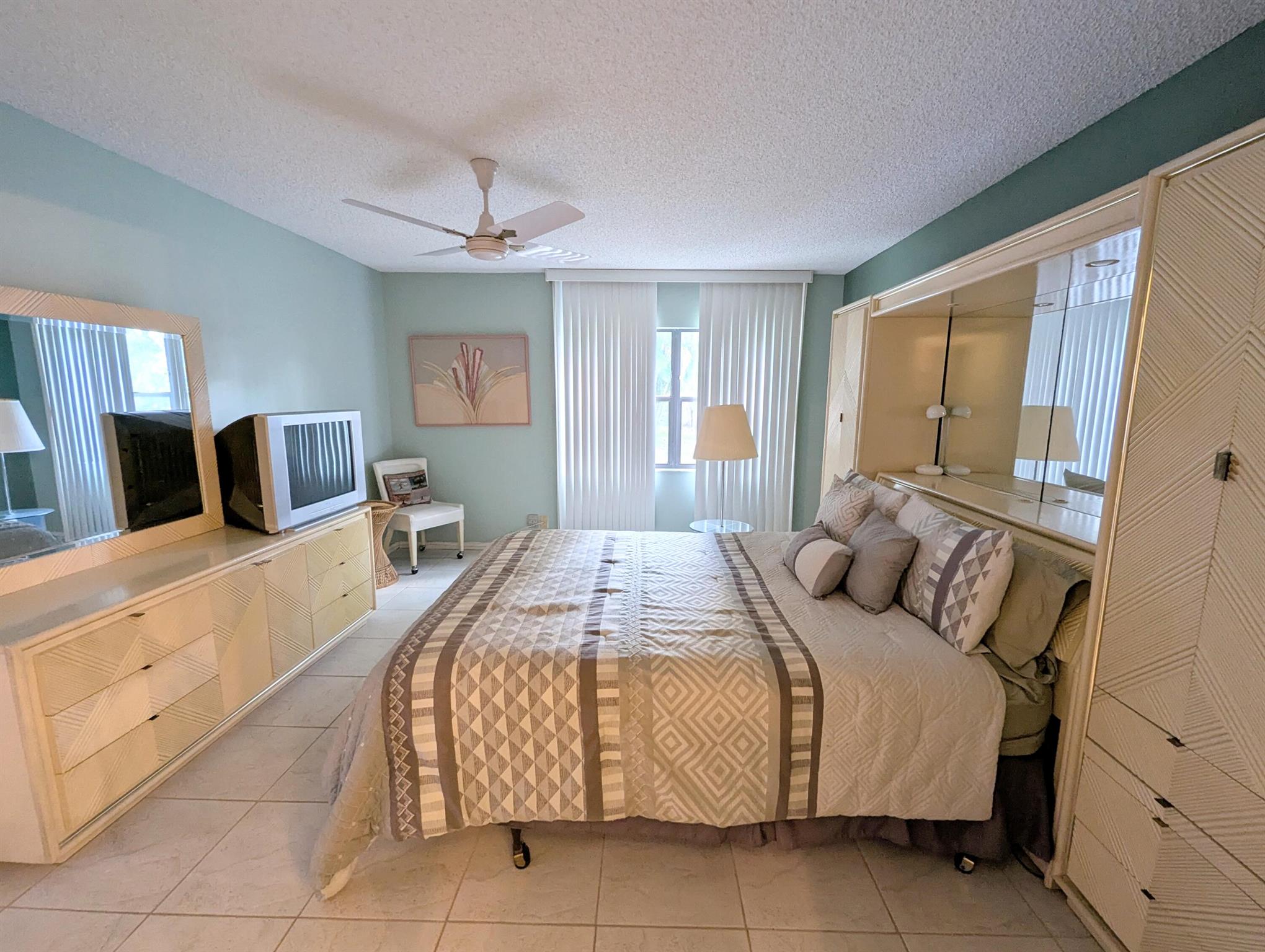 2454 NW 9th Street