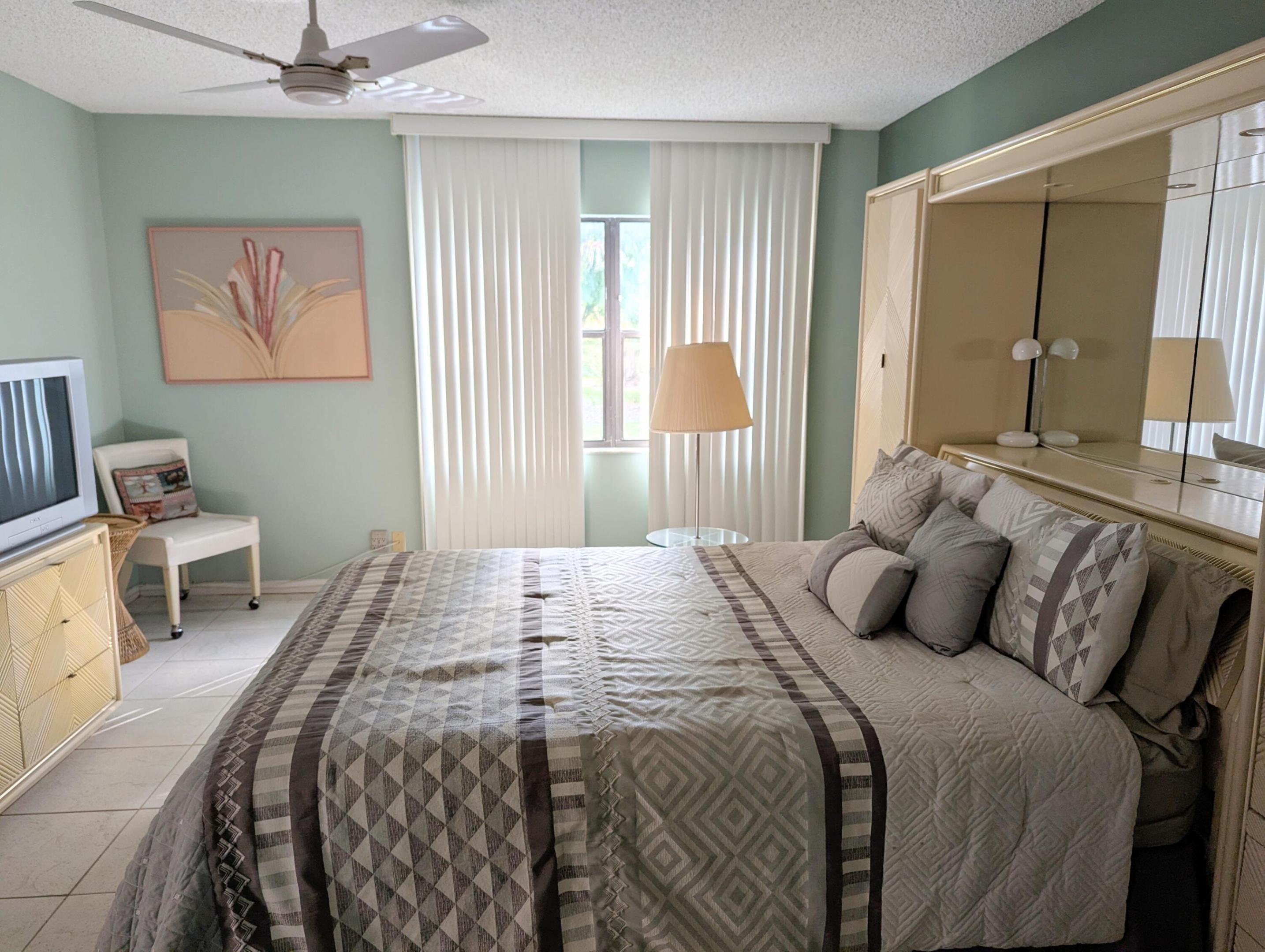 2454 NW 9th Street