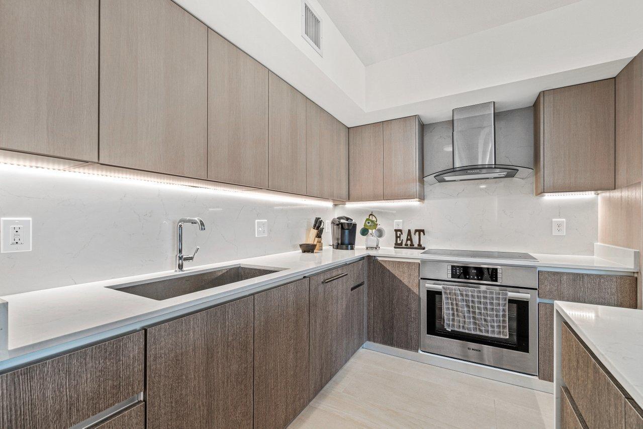 111 SE 1st Avenue 404