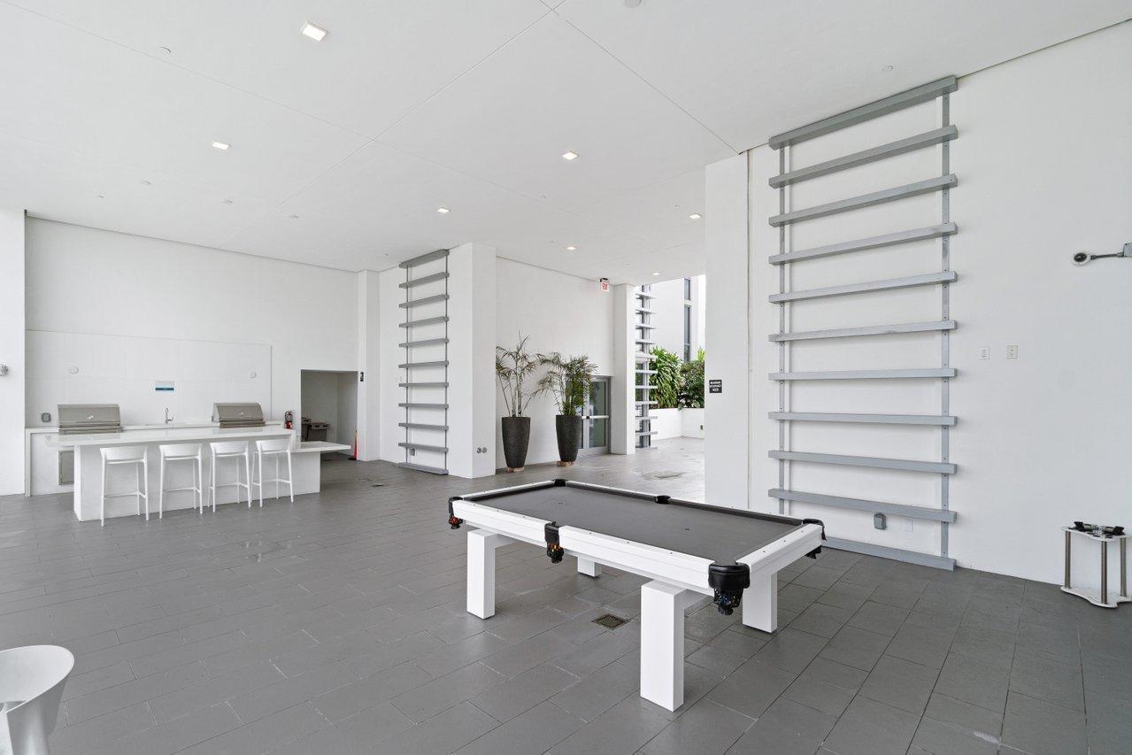 111 SE 1st Avenue 404