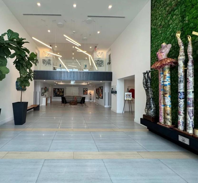 111 SE 1st Avenue 404