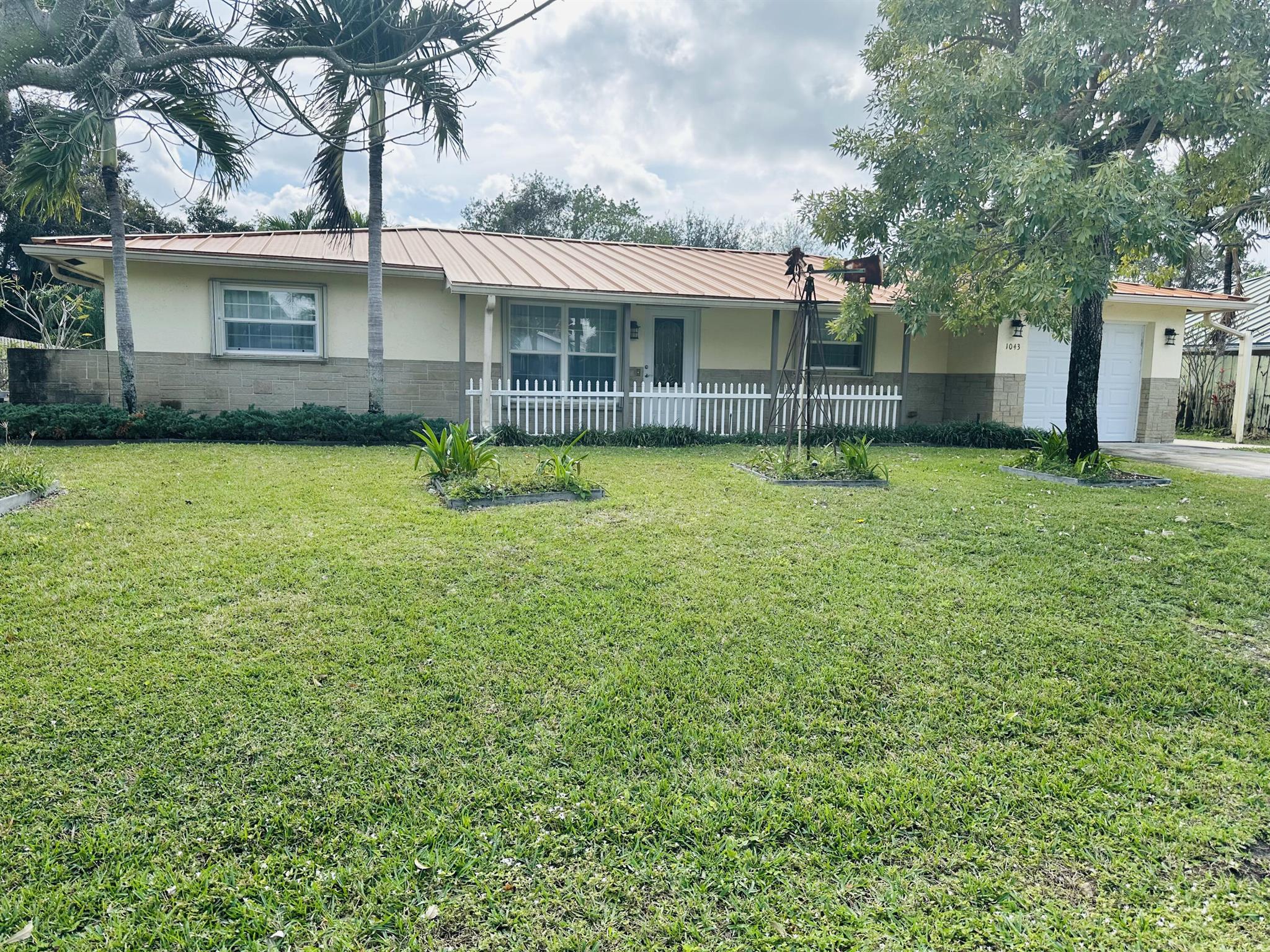1043 Coral Drive