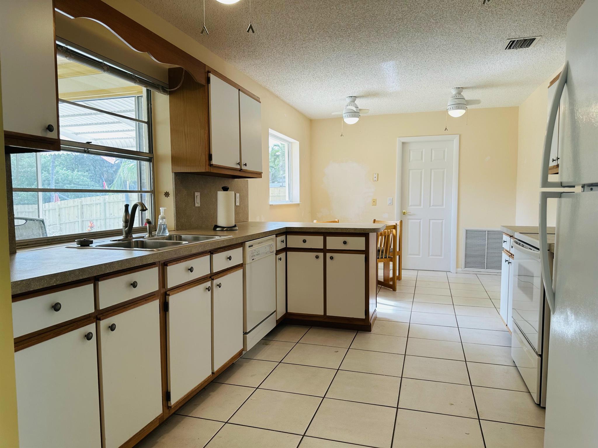 1043 Coral Drive