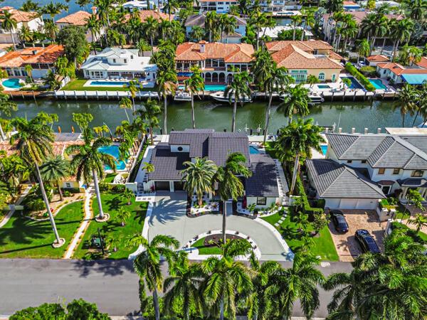 516 Royal Plaza Drive