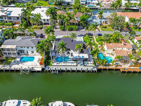 516 Royal Plaza Drive