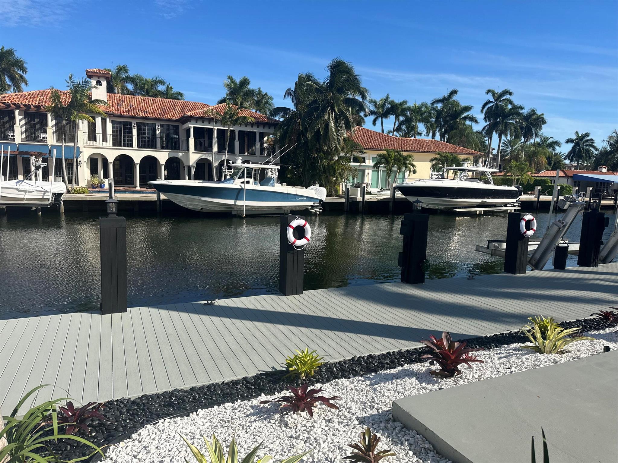 516 Royal Plaza Drive