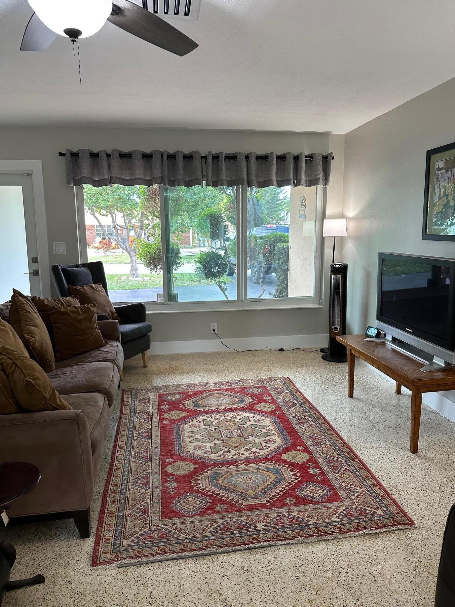 732 SE 10th Avenue