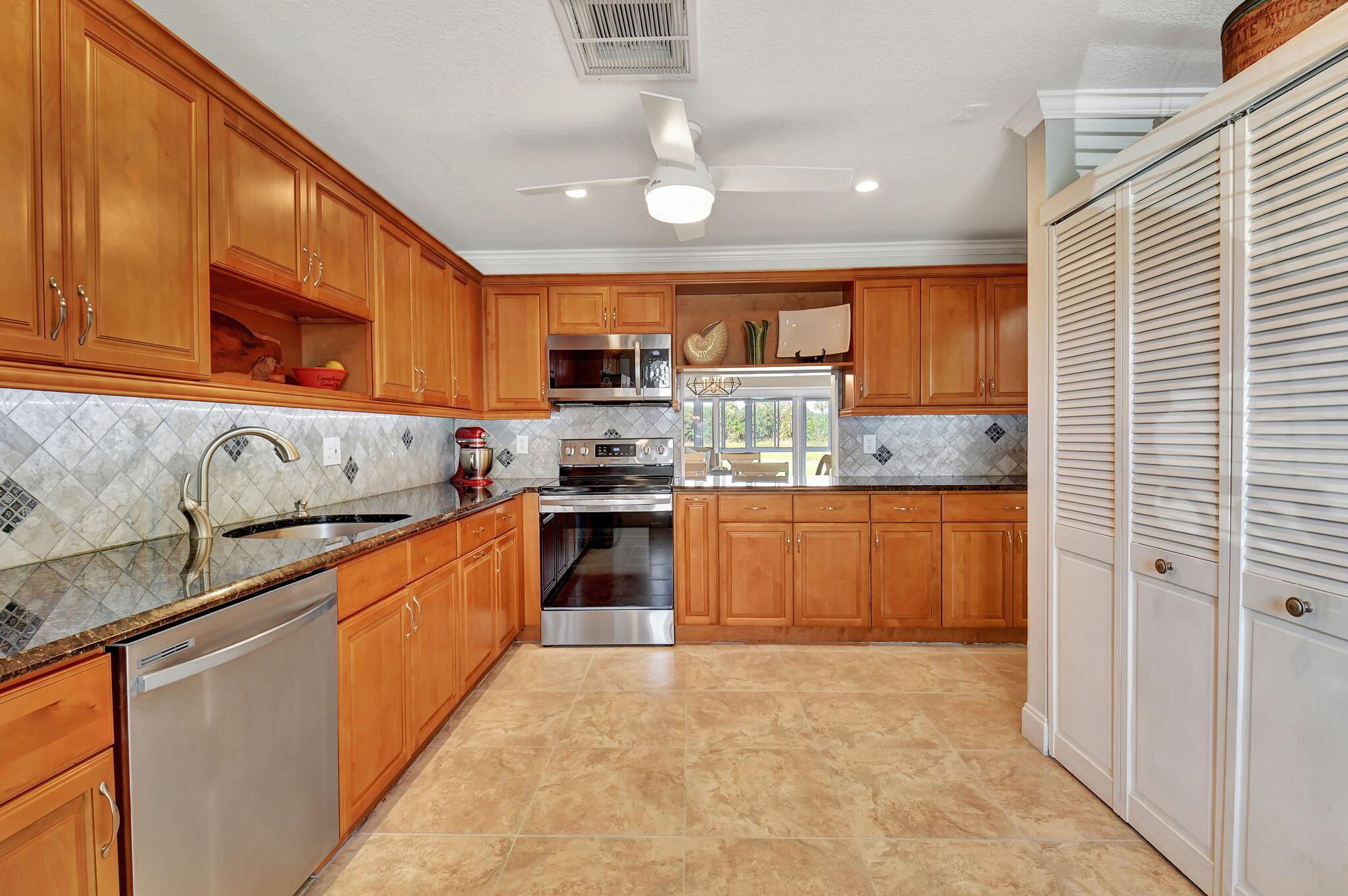 1935 NW 18th Street 104