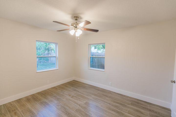 275 NE 16th Street