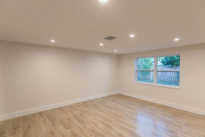 275 NE 16th Street
