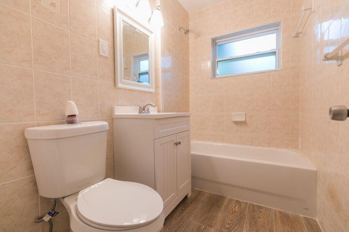 275 NE 16th Street