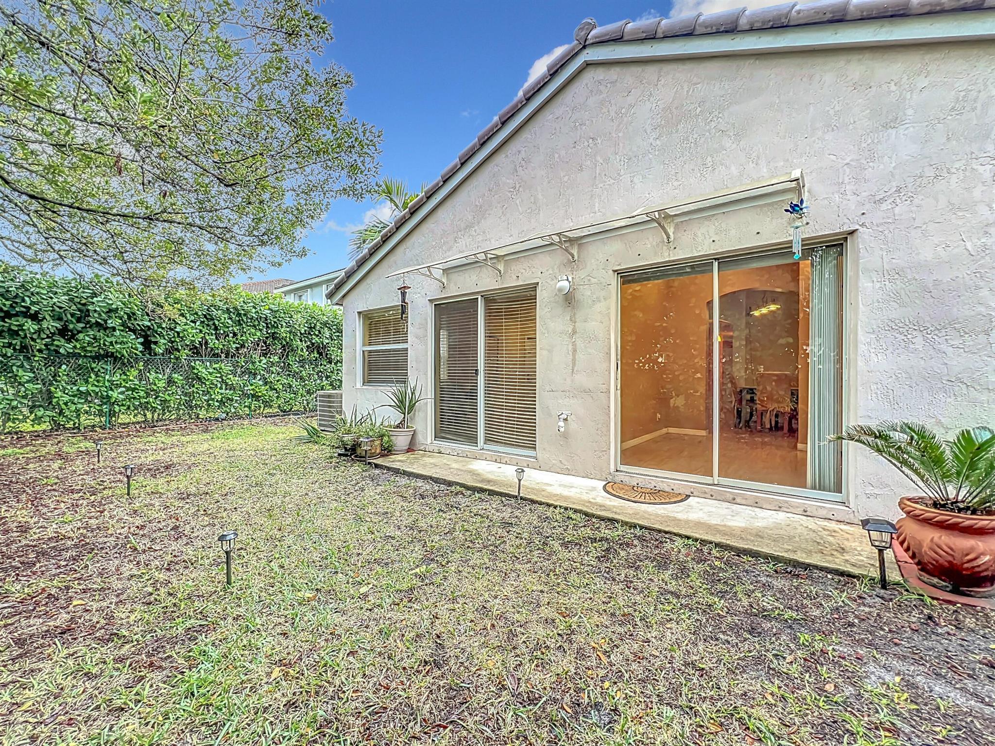 6446 Willoughby Circle