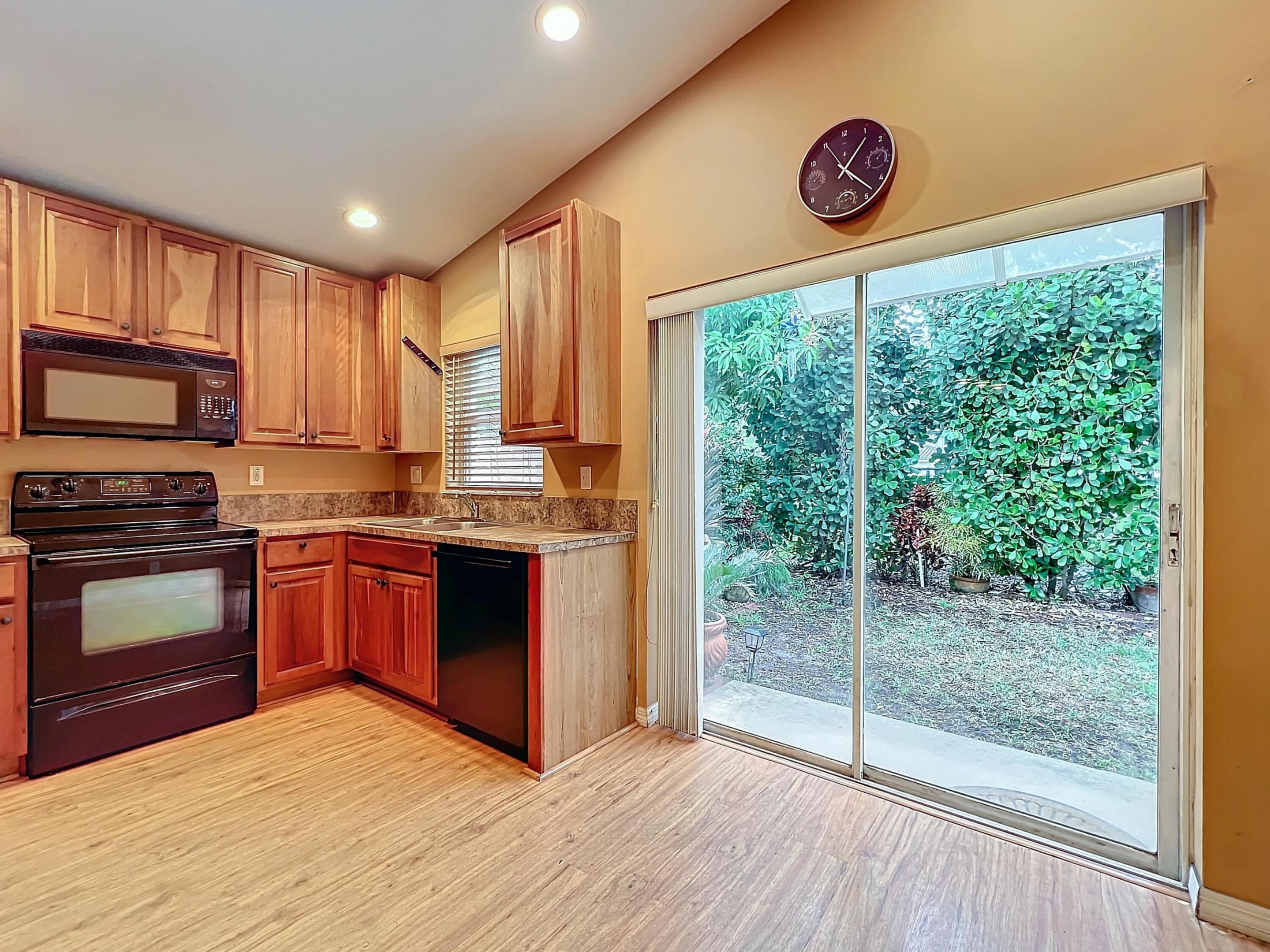 6446 Willoughby Circle