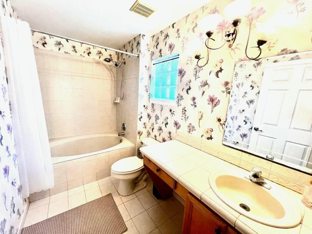 6446 Willoughby Circle