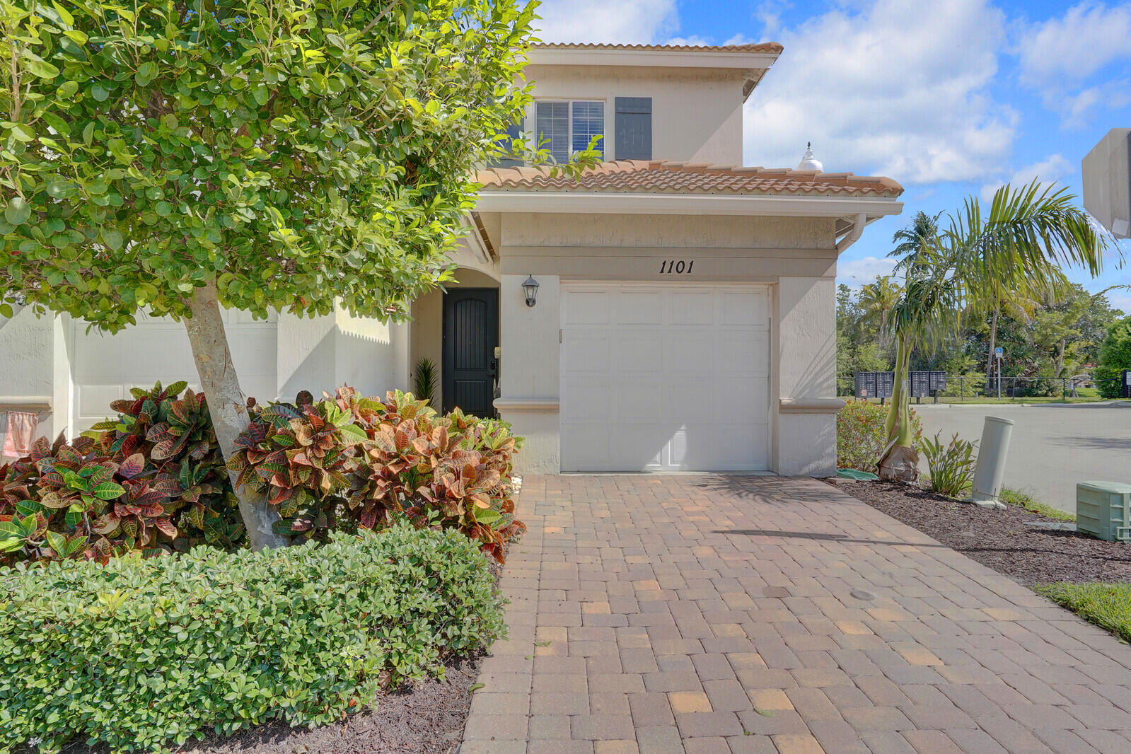 1101 Vermilion Drive