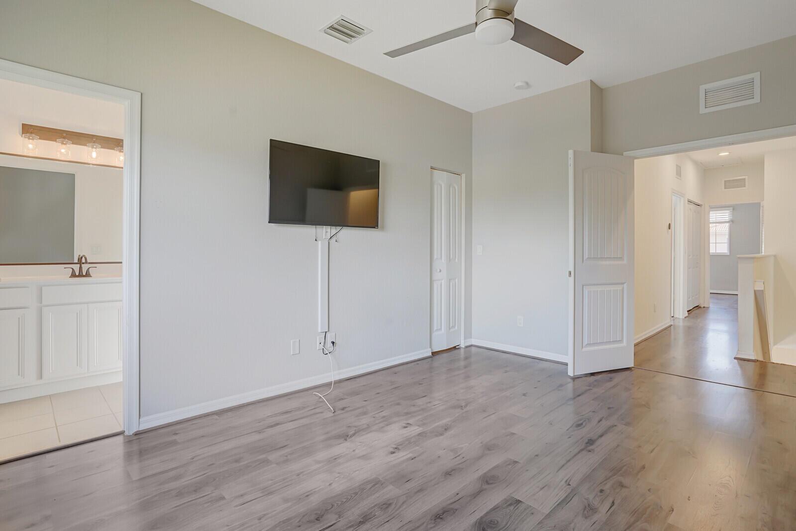 1101 Vermilion Drive