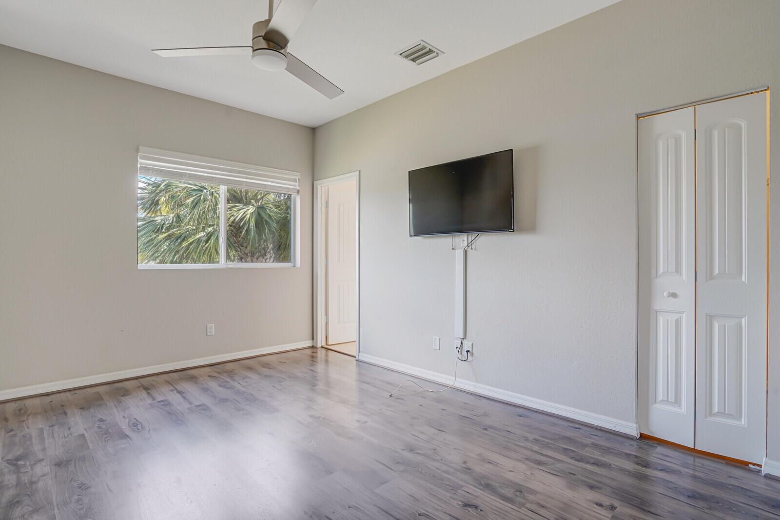 1101 Vermilion Drive