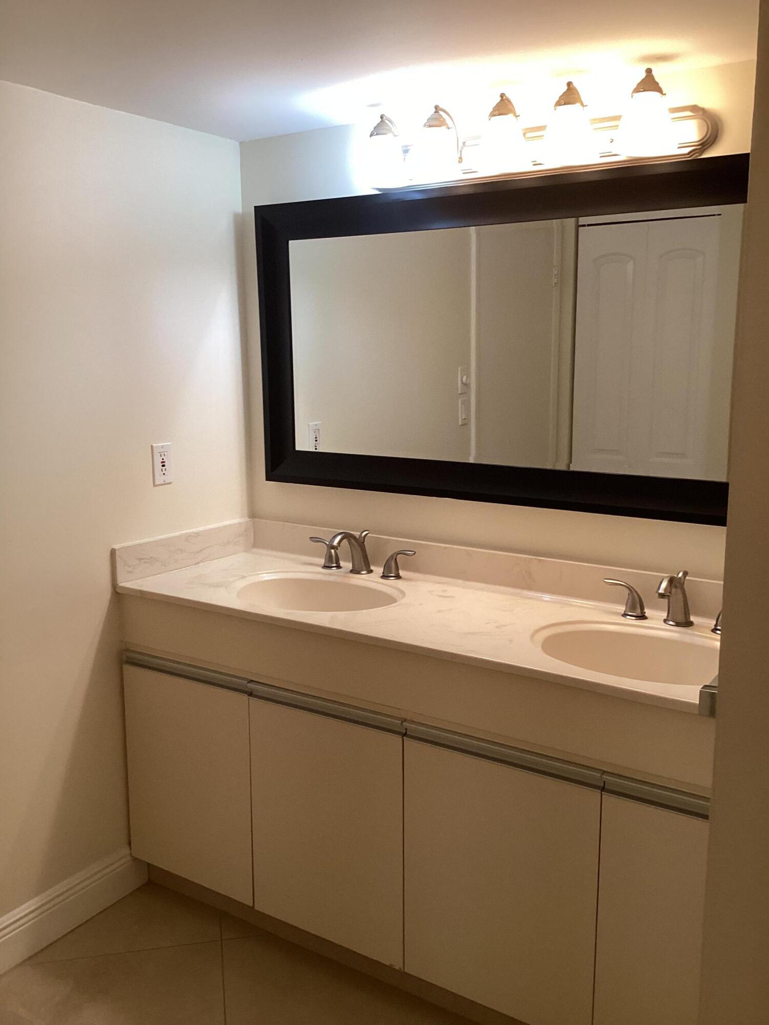 5340 NW 2nd Avenue Ph- 20