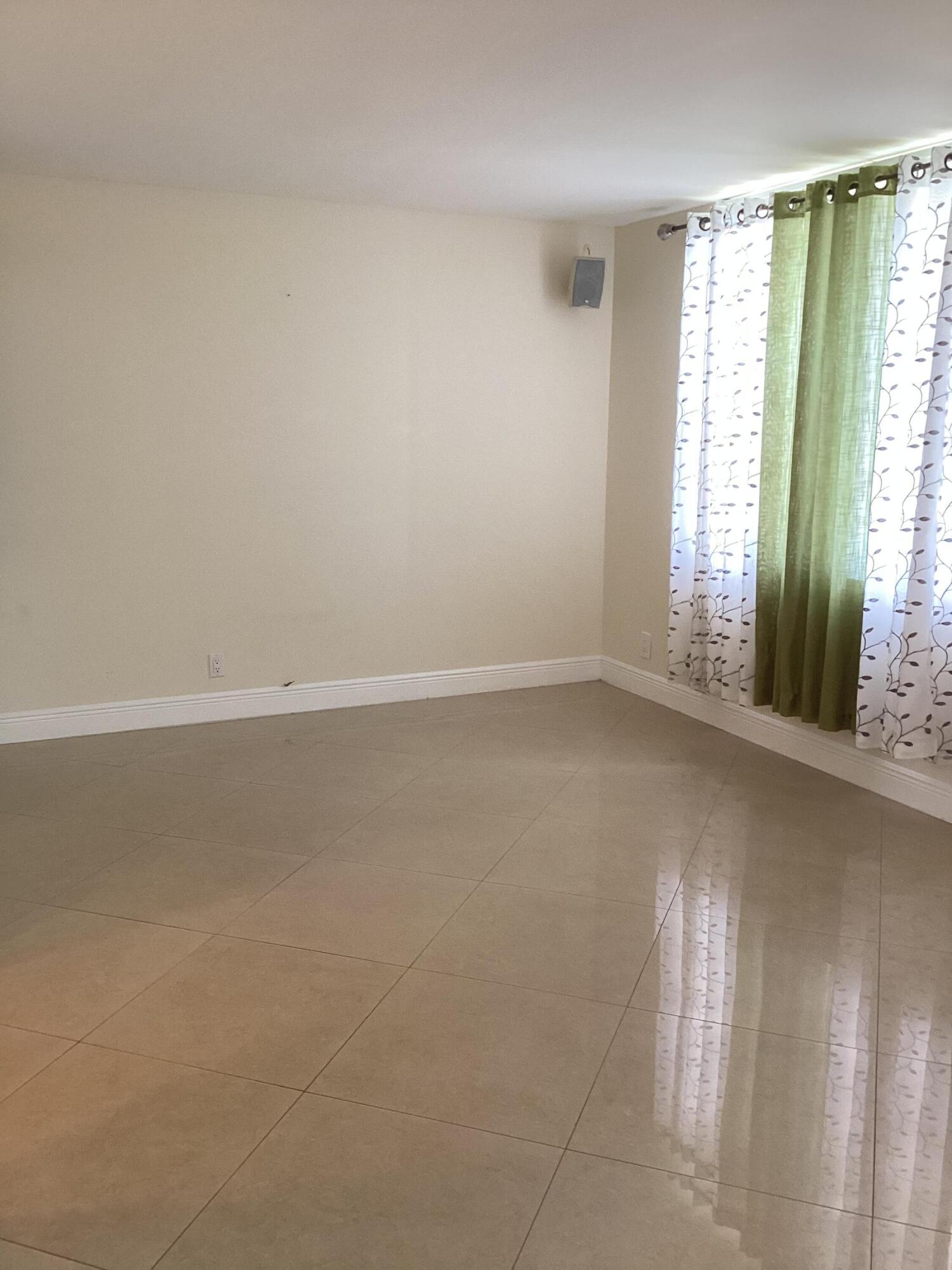 5340 NW 2nd Avenue Ph- 20