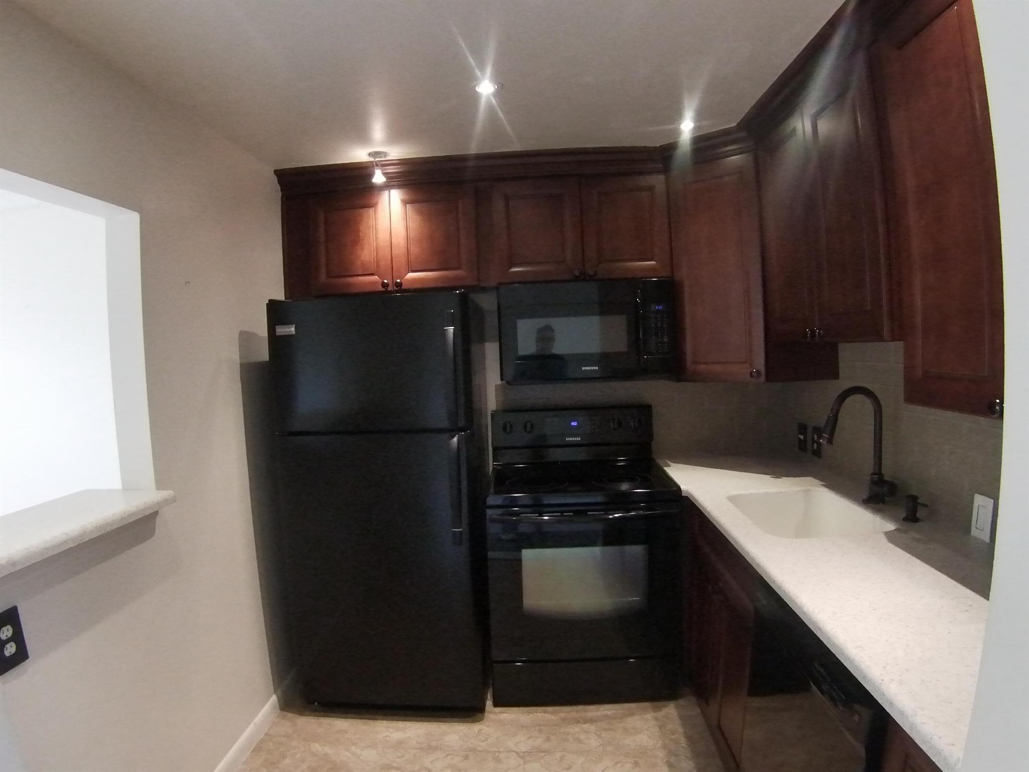 246 Mansfield F