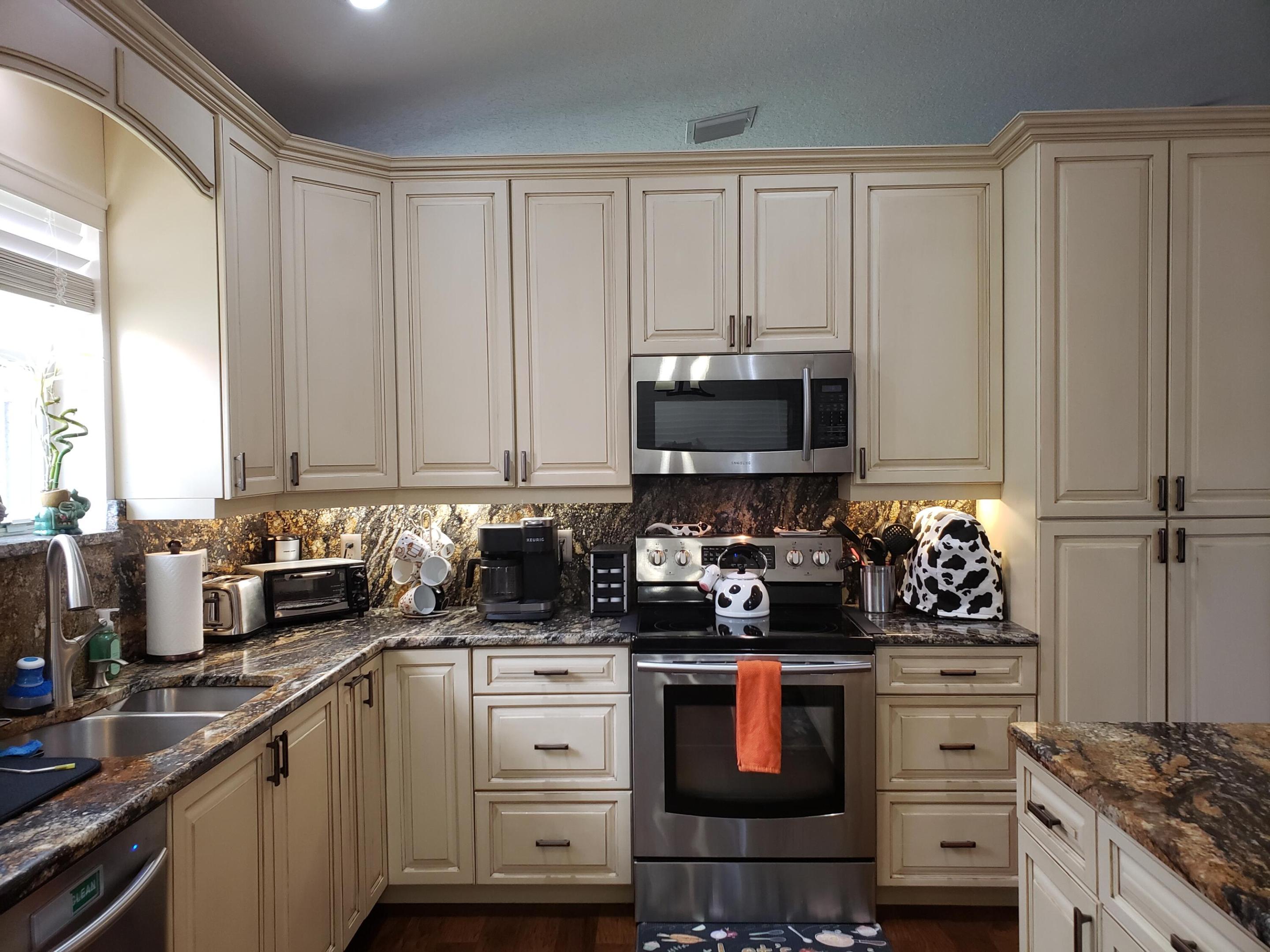 10402 Utopia Circle E
